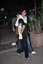 Shahrukh Khan snapped with daughter Suhana on 8th May 2012 (8).JPG